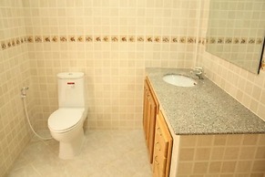 Lovely House With Access to Large Swimming Pool and Near Chalong Pier 