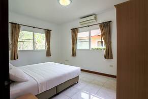 Lovely House With Access to Large Swimming Pool and Near Chalong Pier