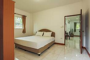 Lovely House With Access to Large Swimming Pool and Near Chalong Pier