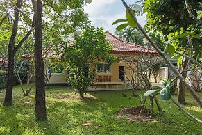 Lovely House With Access to Large Swimming Pool and Near Chalong Pier