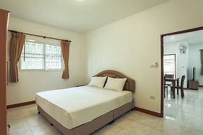 Lovely House With Access to Large Swimming Pool and Near Chalong Pier