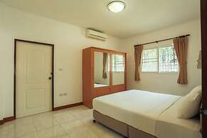 Lovely House With Access to Large Swimming Pool and Near Chalong Pier