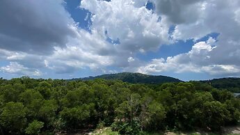Romantic Bedroom With Mountain View Near Central
