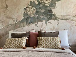 Romantic Bedroom With Mountain View Near Central