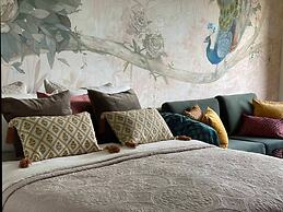 Romantic Bedroom With Mountain View Near Central