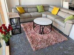 Zenith City Centre Apartment - Stay Longer and Save