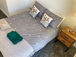 Zenith City Centre Apartment - Stay Longer and Save