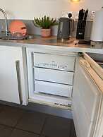 Zenith City Centre Apartment - Stay Longer and Save