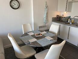 Zenith City Centre Apartment - Stay Longer and Save