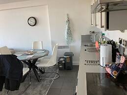 Zenith City Centre Apartment - Stay Longer and Save