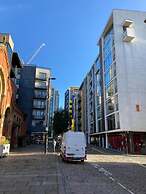 Zenith City Centre Apartment - Stay Longer and Save