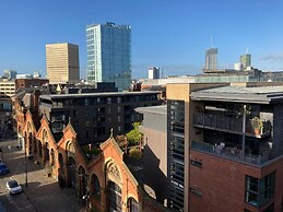 Zenith City Centre Apartment - Stay Longer and Save