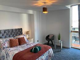 Zenith City Centre Apartment - Stay Longer and Save