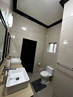 Luxury Living- Modern - Contemporary Home With Brand New Pool in Manor