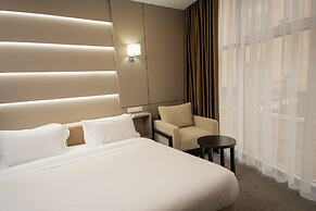 Central Park Resident