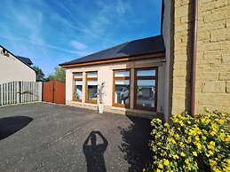 Cozy Lanarkshire Apartment With a View