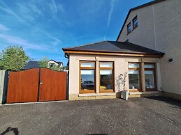 Cozy Lanarkshire Apartment With a View