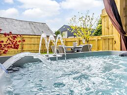 Toppesfield Hall Luxury Cottage With Hot Tub