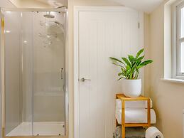 Toppesfield Hall Luxury Cottage With Hot Tub