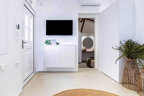 Wave an Idyllic Seafront Suite