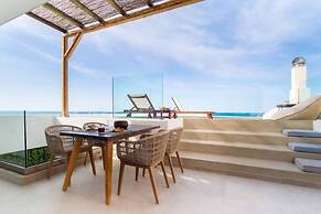 Wave an Idyllic Seafront Suite