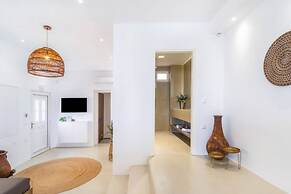 Wave an Idyllic Seafront Suite