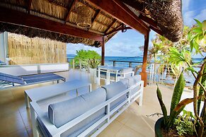 Sea Splash & La Petite Maison