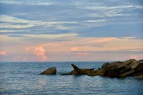 Sea Splash & La Petite Maison