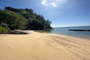 Sea Splash & La Petite Maison