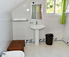 Sea Splash & La Petite Maison