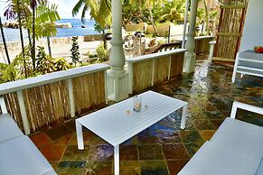 Sea Splash & La Petite Maison