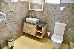 Sea Splash & La Petite Maison