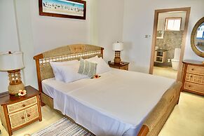 Sea Splash & La Petite Maison