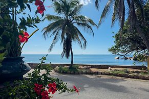 Sea Splash & La Petite Maison