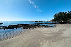 Sea Splash & La Petite Maison