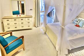 Sea Splash & La Petite Maison