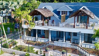 Sea Splash & La Petite Maison