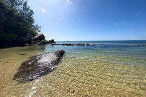 Sea Splash & La Petite Maison