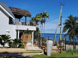 Sea Splash & La Petite Maison