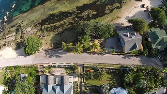 Sea Splash & La Petite Maison