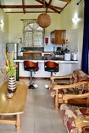 Sea Splash & La Petite Maison