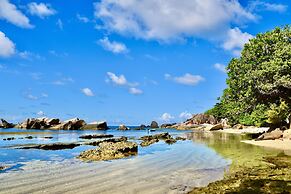 Sea Splash & La Petite Maison