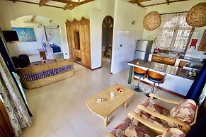 Sea Splash & La Petite Maison