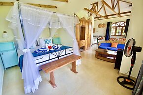 Sea Splash & La Petite Maison