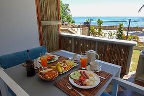 Sea Splash & La Petite Maison