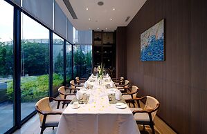 White Swan VYV Hotel