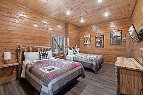 Smokey Treats 5 Bedroom Cabin by RedAwning