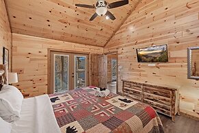 Smokey Treats 5 Bedroom Cabin by RedAwning