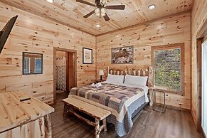 Smokey Treats 5 Bedroom Cabin by RedAwning