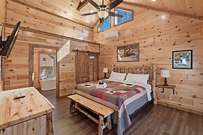 Smokey Treats 5 Bedroom Cabin by RedAwning